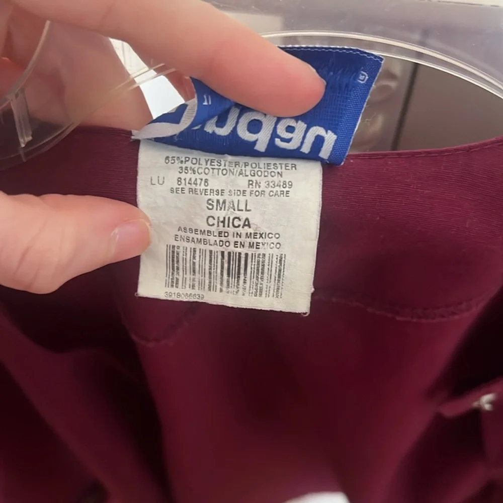 Burgundy scrub jacket! - Picture 9 of 9